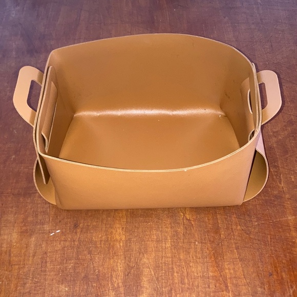 🔨📚 LEATHER BOOK BASKET • AUSTIN, TX STYLE ✂️📕 - Picture 2 of 6